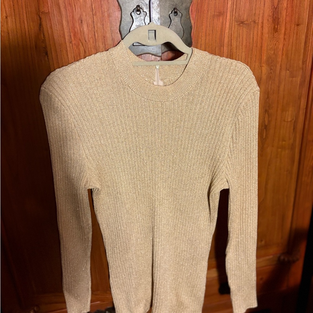 St. John Gold Ribbed Vintage classic Knit Top with back zipper.Marie Gray period